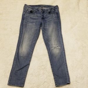 🎉 AEO distressed jeans
